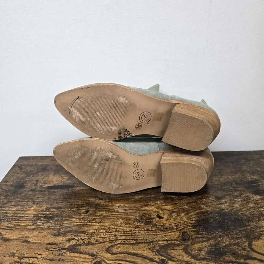 Chinese Laundry Focus Green Suede Wedge Cutout Ankle Bootie Stacked Heel Sz 8.5